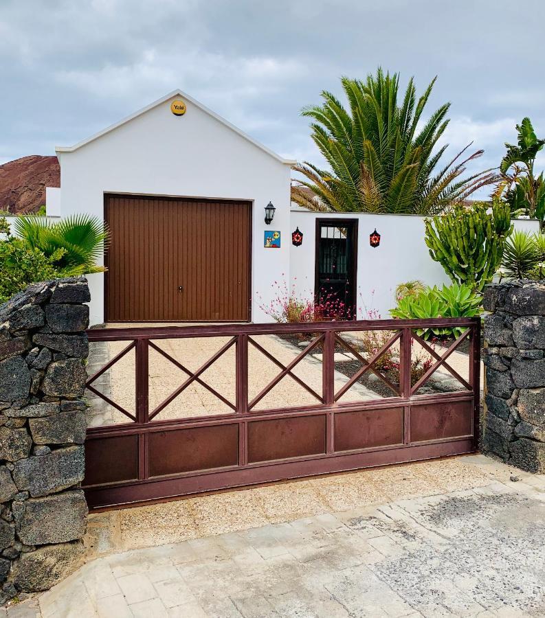 Lovely Villa Nico Playa Blanca, Hot Tub, Communal Pool Exterior photo